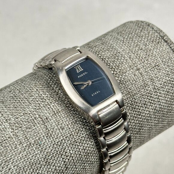 Fossil Watch Womens 20mm Blue Dial Steel Silver Tone 6.5\